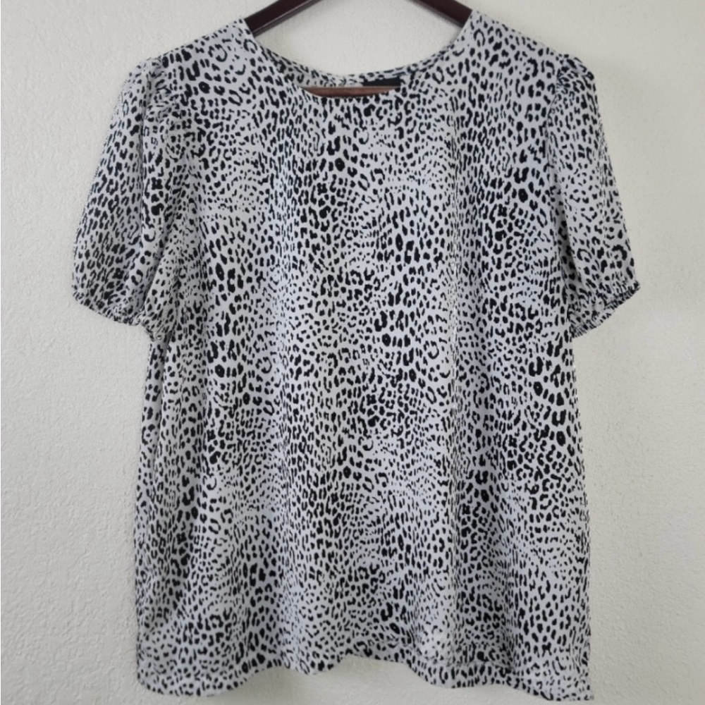 Worthington black and white leopard blouse 🖤